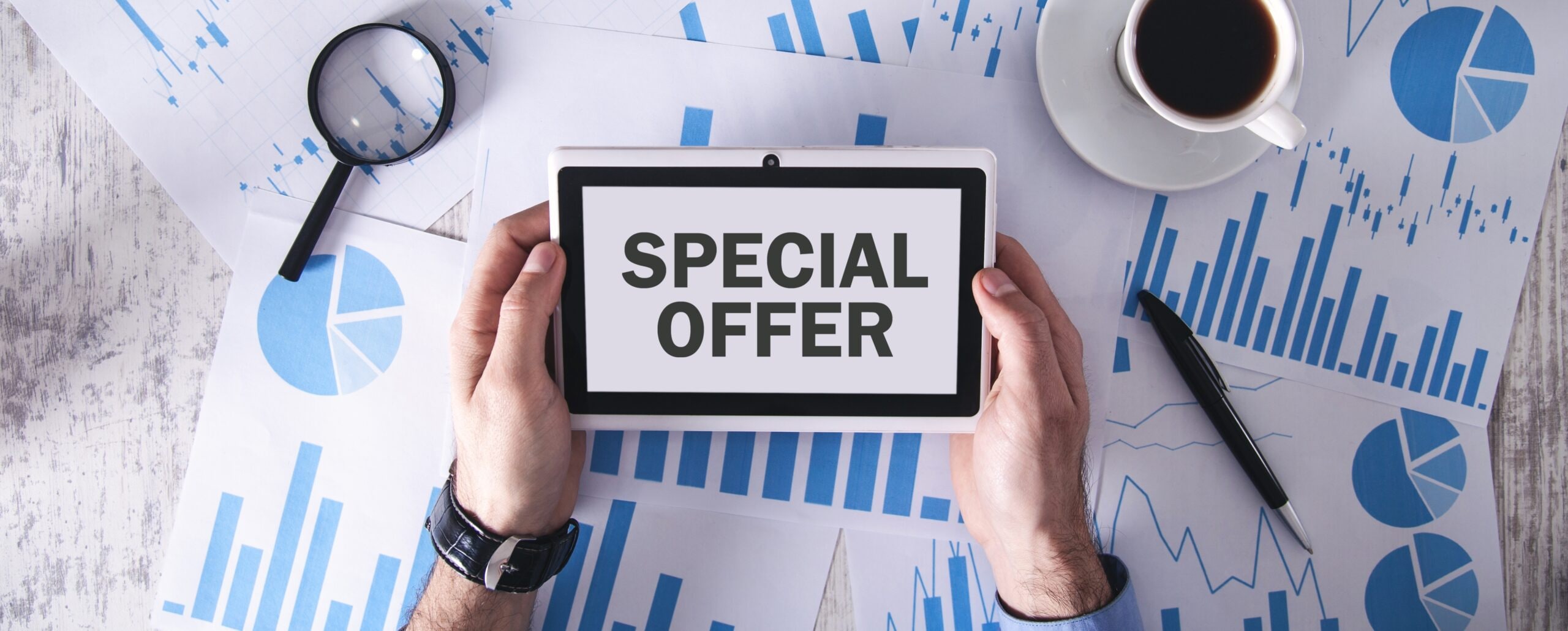 Angebot: Wer bei Indizes auf Markenprodukte verzichtet, kann seine ETF-Kosten senken. Quelle/Credit: Andranik Hakobyan / Shutterstock